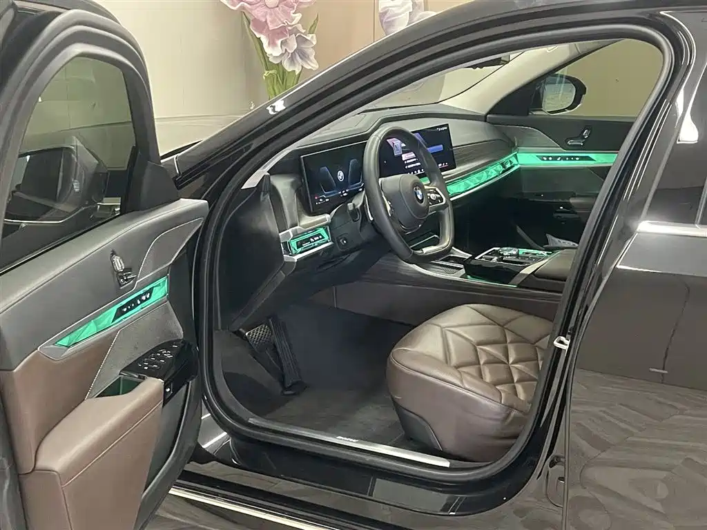 BMW 7 Series 2023 Model 735Li Luxury Package фото 16
