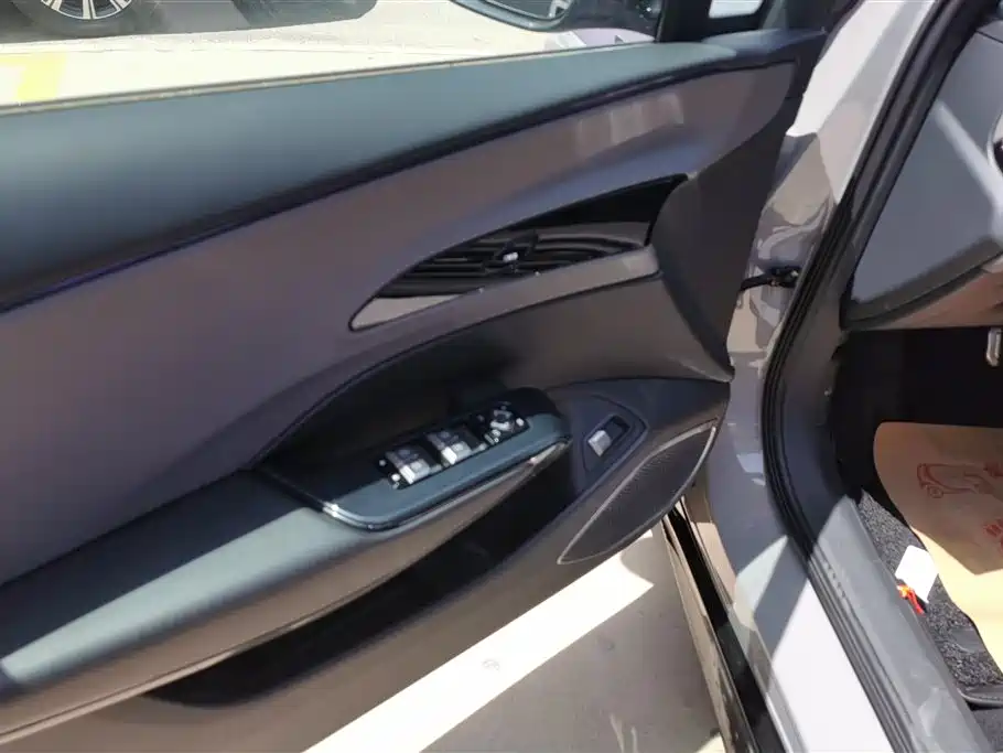 Hongqi EH7 2025 640 AWD Smart Selection Edition фото 7