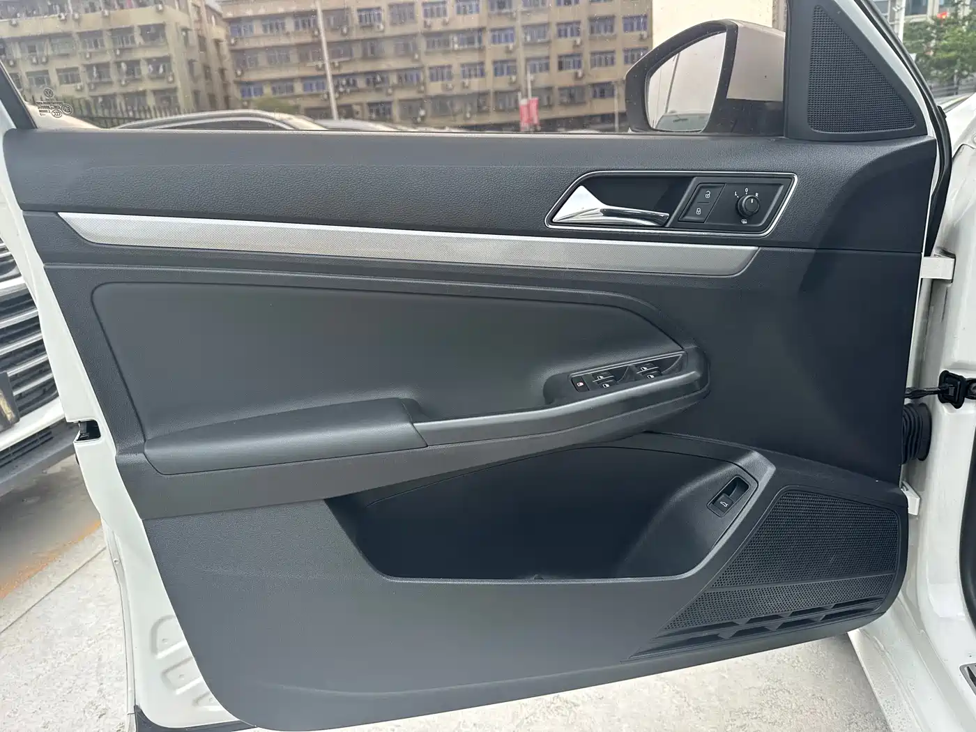 Volkswagen Lavida 2017 1.6L Automatic Comfort Edition фото 14