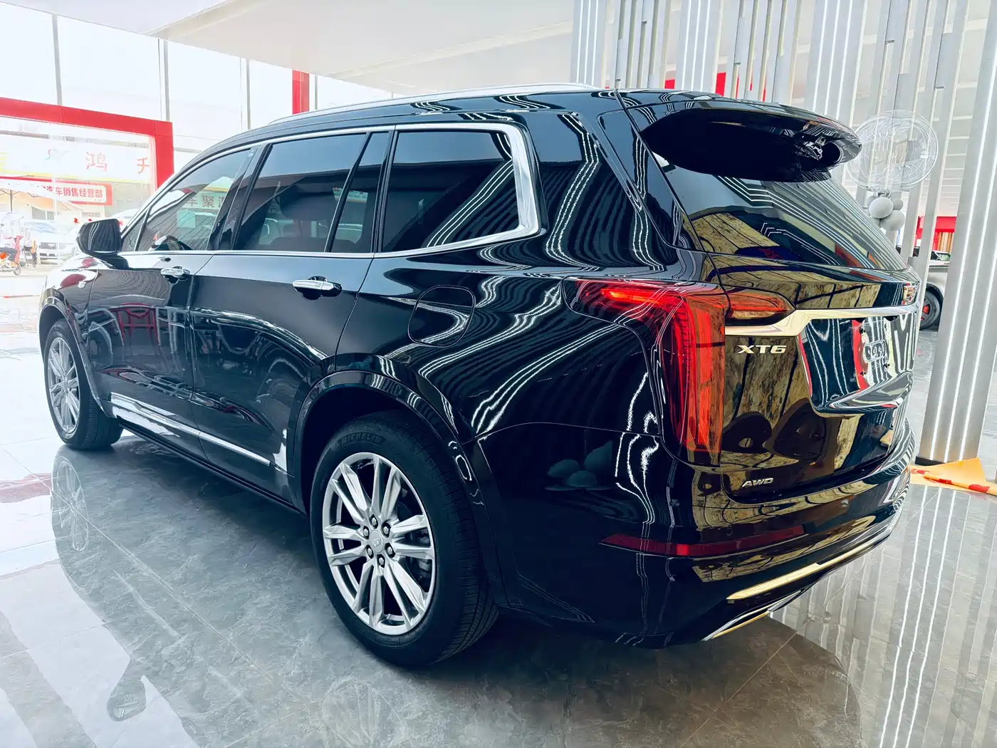 Фото 17 - Cadillac XT6