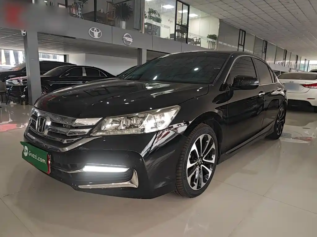 Фото 1 - Honda Accord