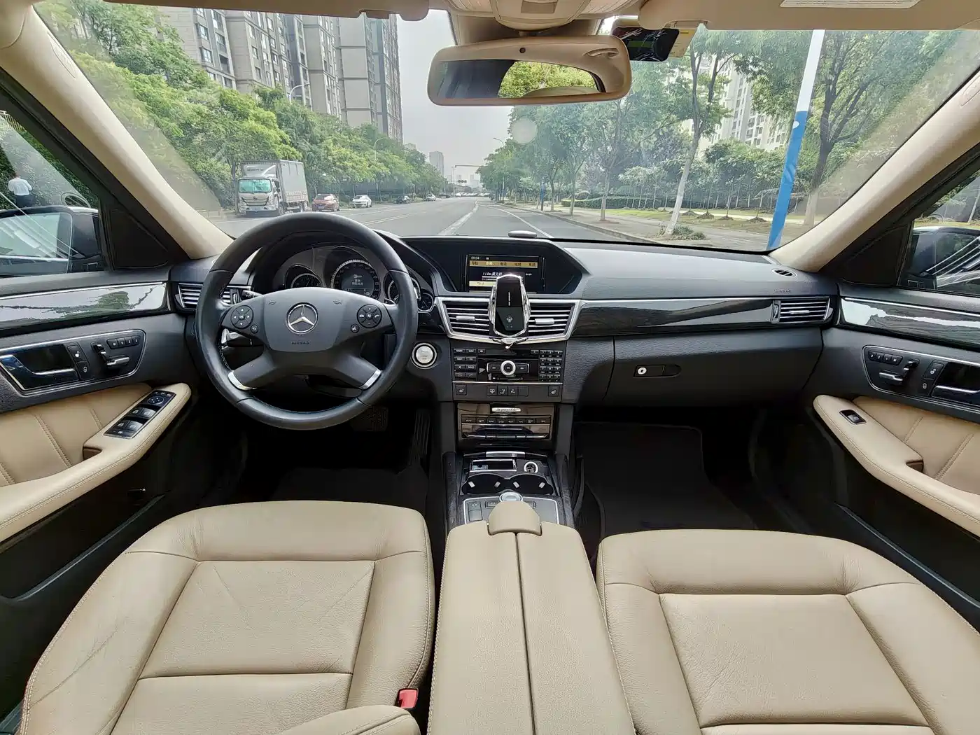 Mercedes-Benz E-Class (Import) 2010 Model E 300 Elegance Luxury Edition фото 12