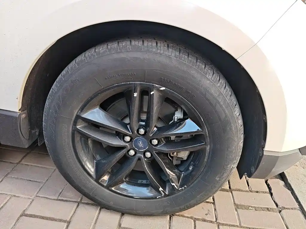 Фото 8 - Ford Edge