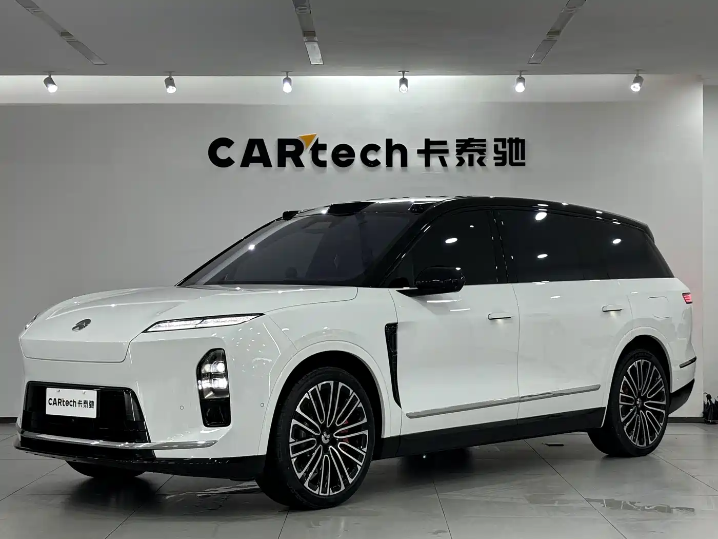 NIO ES8 2025