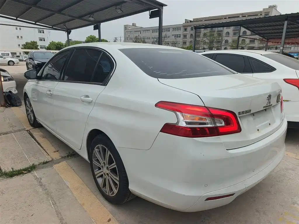 Peugeot 408 2014 1.8L Automatic Luxury Edition фото 5