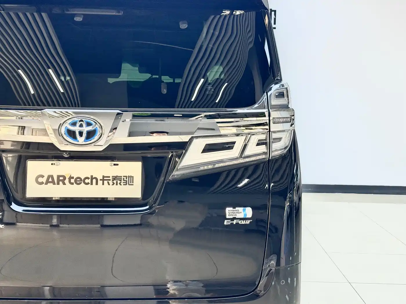 Toyota Vellfire 2021 Crown Hybrid 2.5L HV Premium Edition фото 8