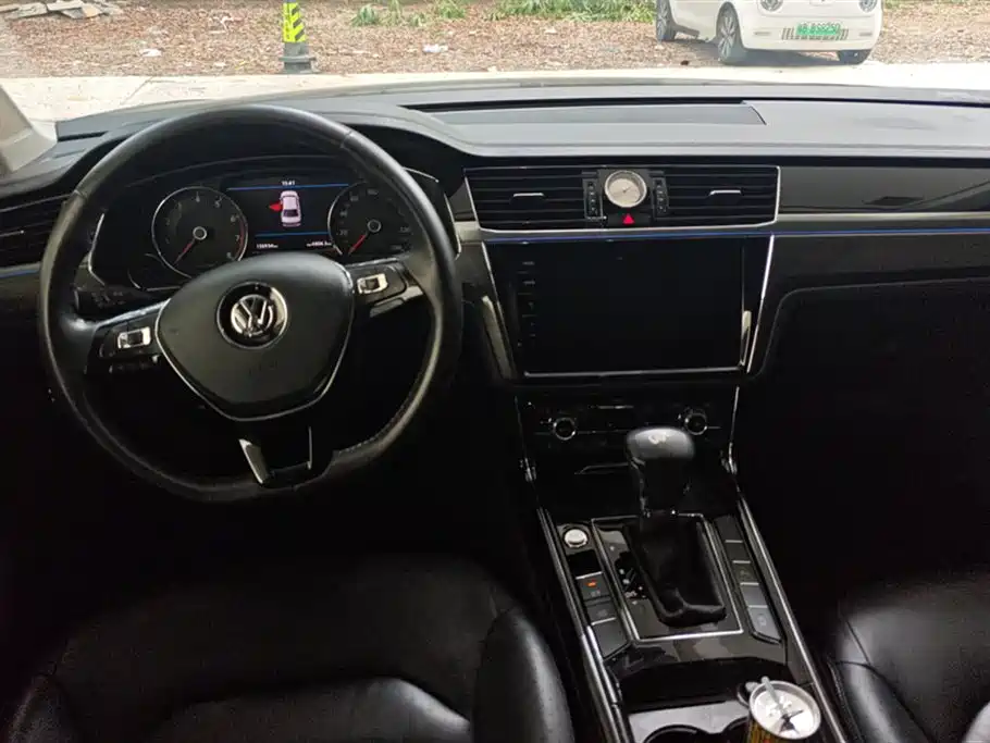Volkswagen Phideon 2018 Facelift 380TSI FWD Business фото 12