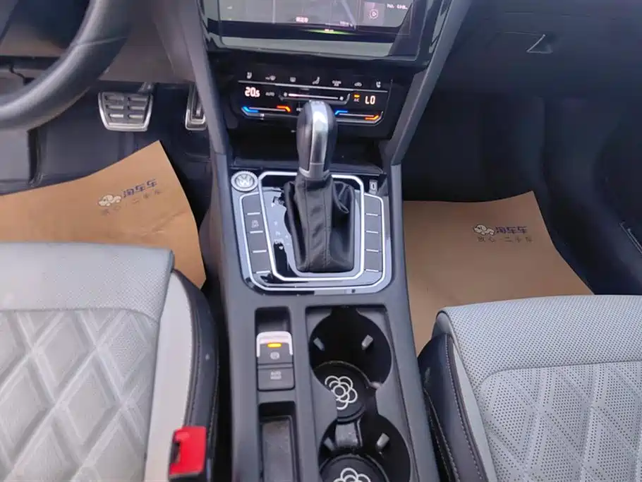 Volkswagen Magotan 2023 Model 2 Million Commemorative Edition 330TSI DSG Luxury фото 16