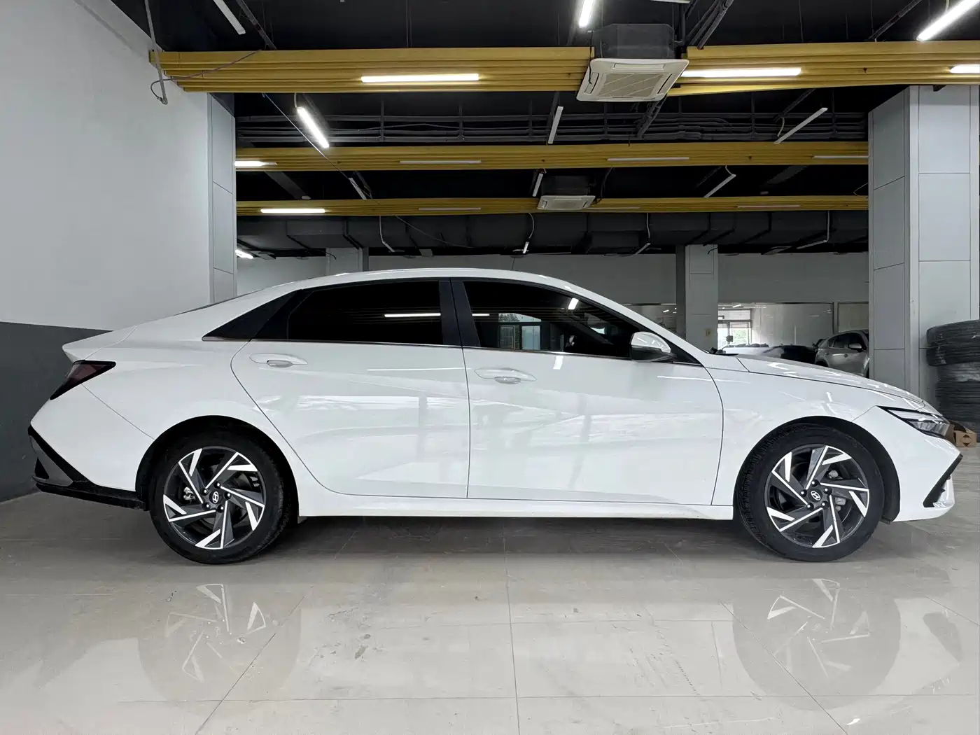 Hyundai Elantra 2023 1.5L CVT GLX Elite Edition фото 6