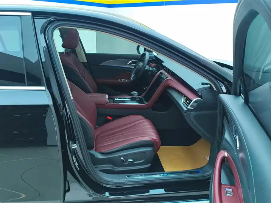 Hongqi H5 2024 2.0T Automatic Smart Connect Flag Smooth Edition фото 8
