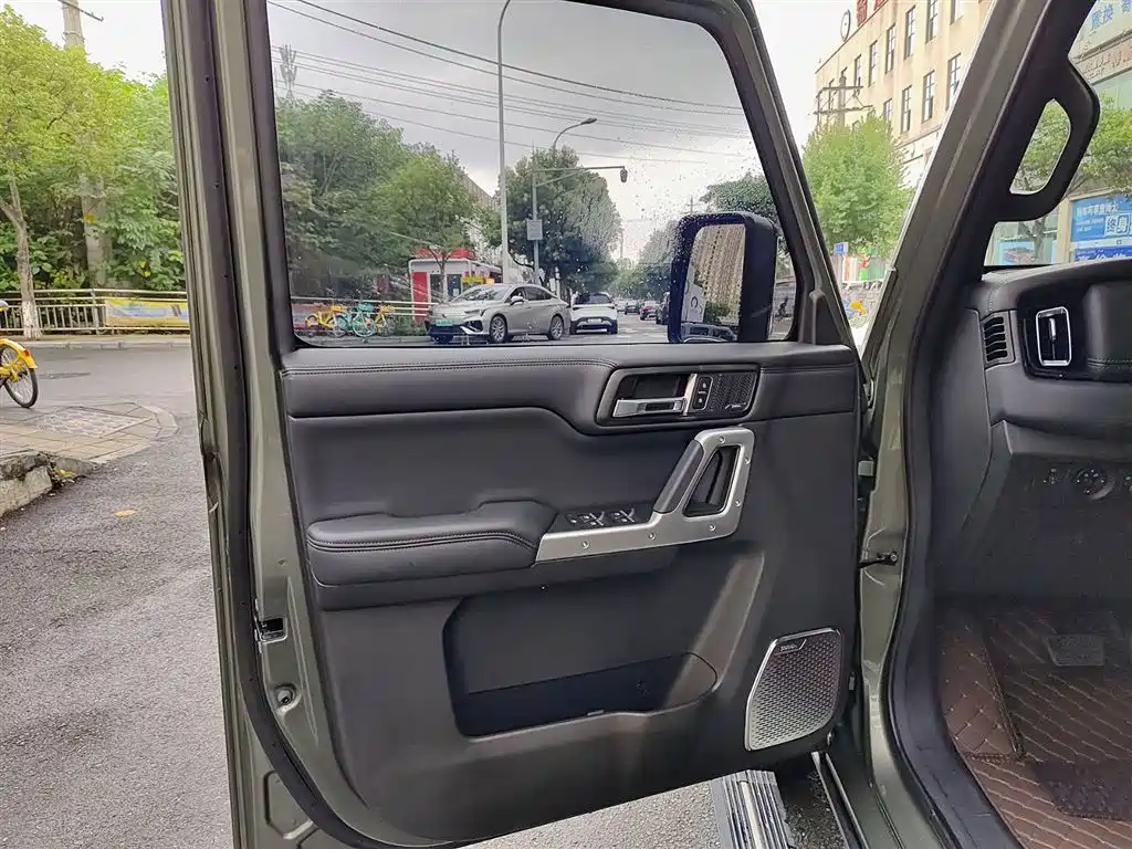 212 T01 2025 2024 2.0T Explorer