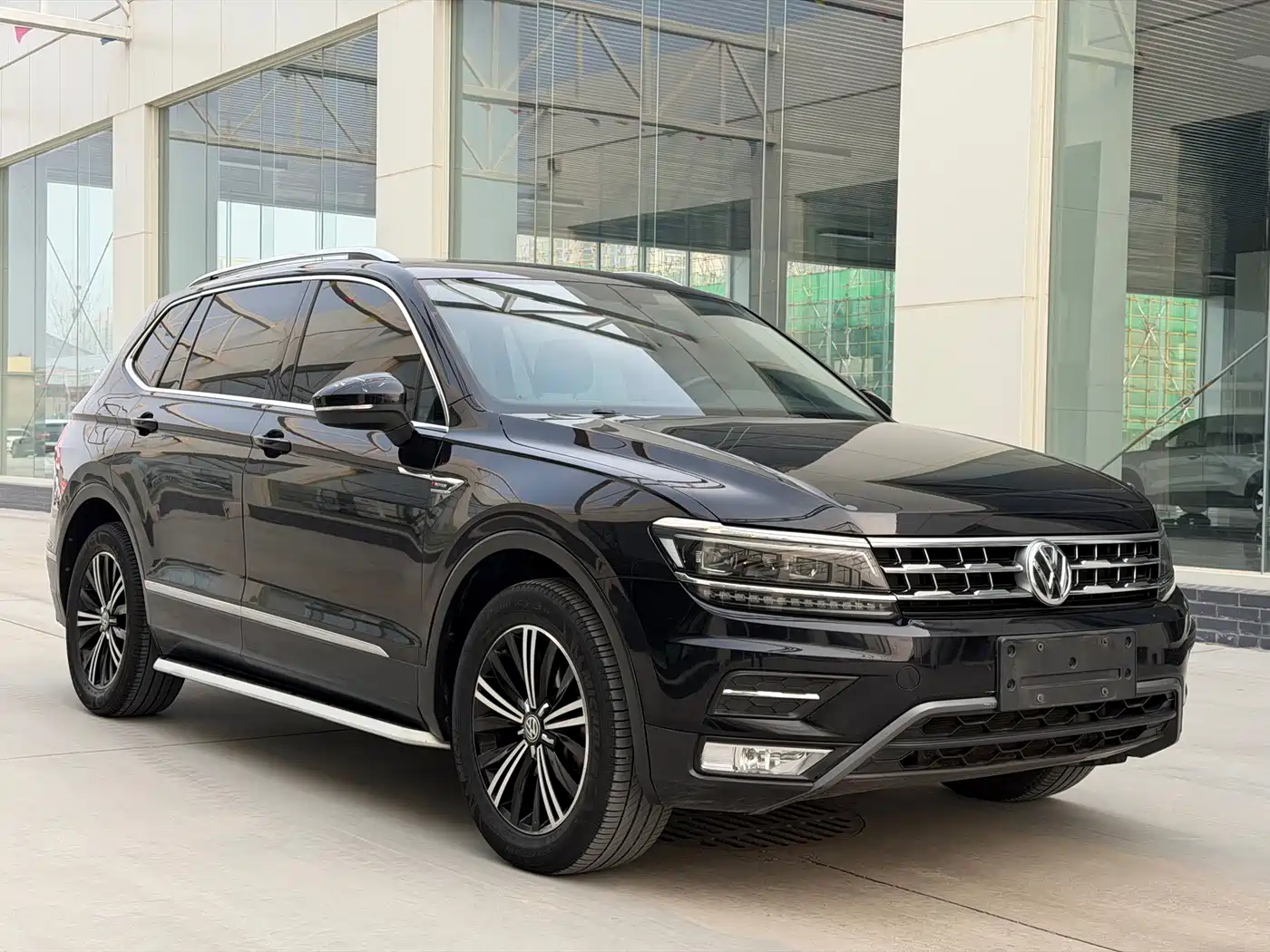 Volkswagen Tiguan L 2017 380TSI Automatic 4WD Luxury Edition фото 3