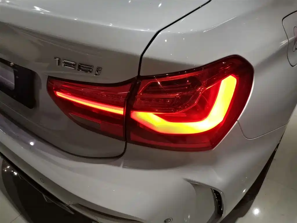 BMW 1 Series 2021 125i M Sport Black Night Edition фото 8