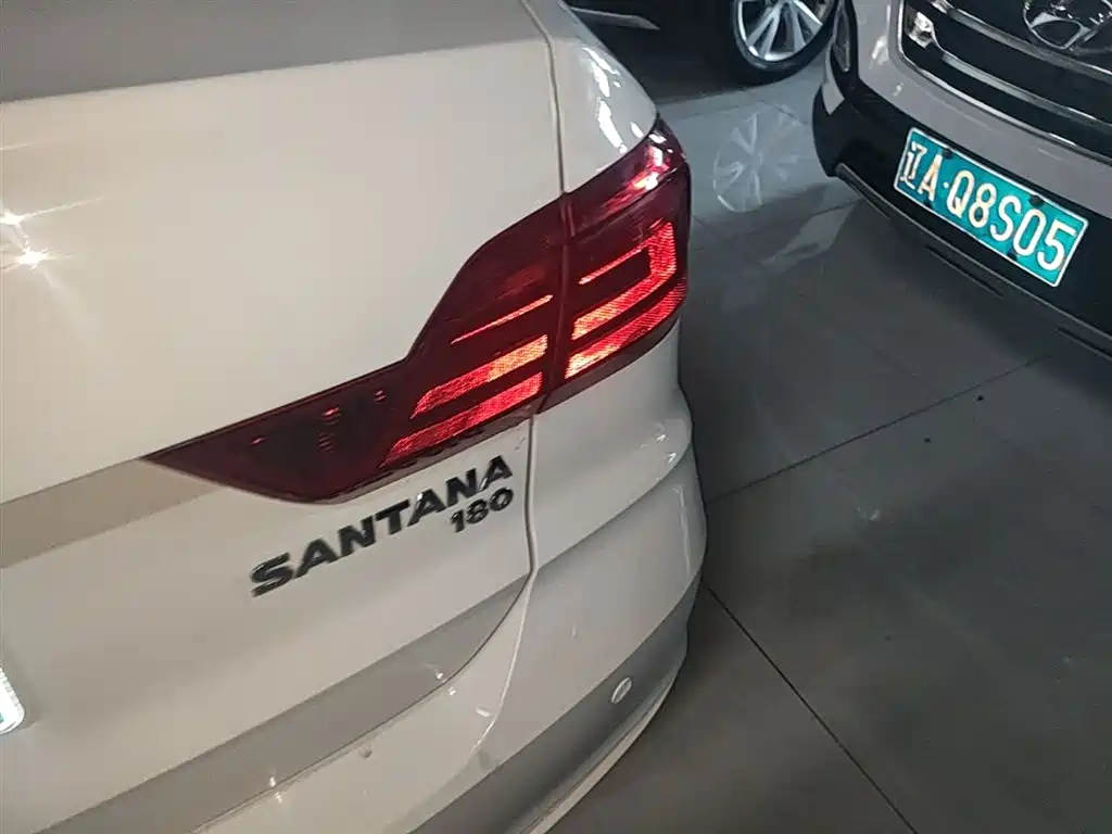 Volkswagen Santana 2016 1.6L Manual Trend Edition фото 8