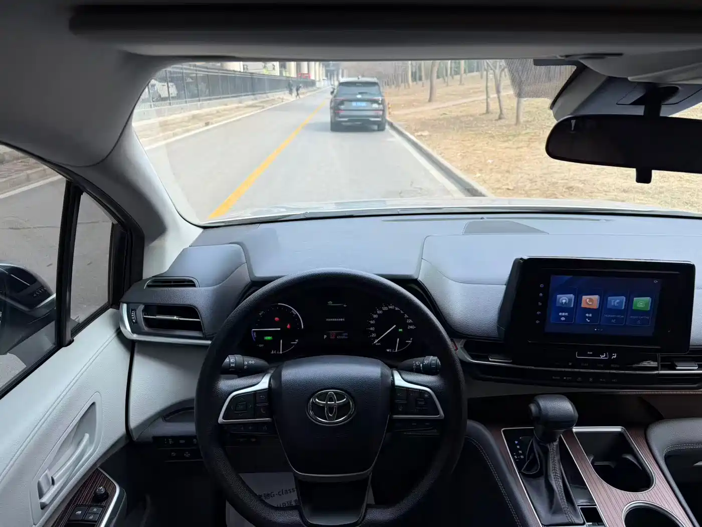 Toyota Sienna 2021 2.5L Hybrid Comfort Edition фото 14