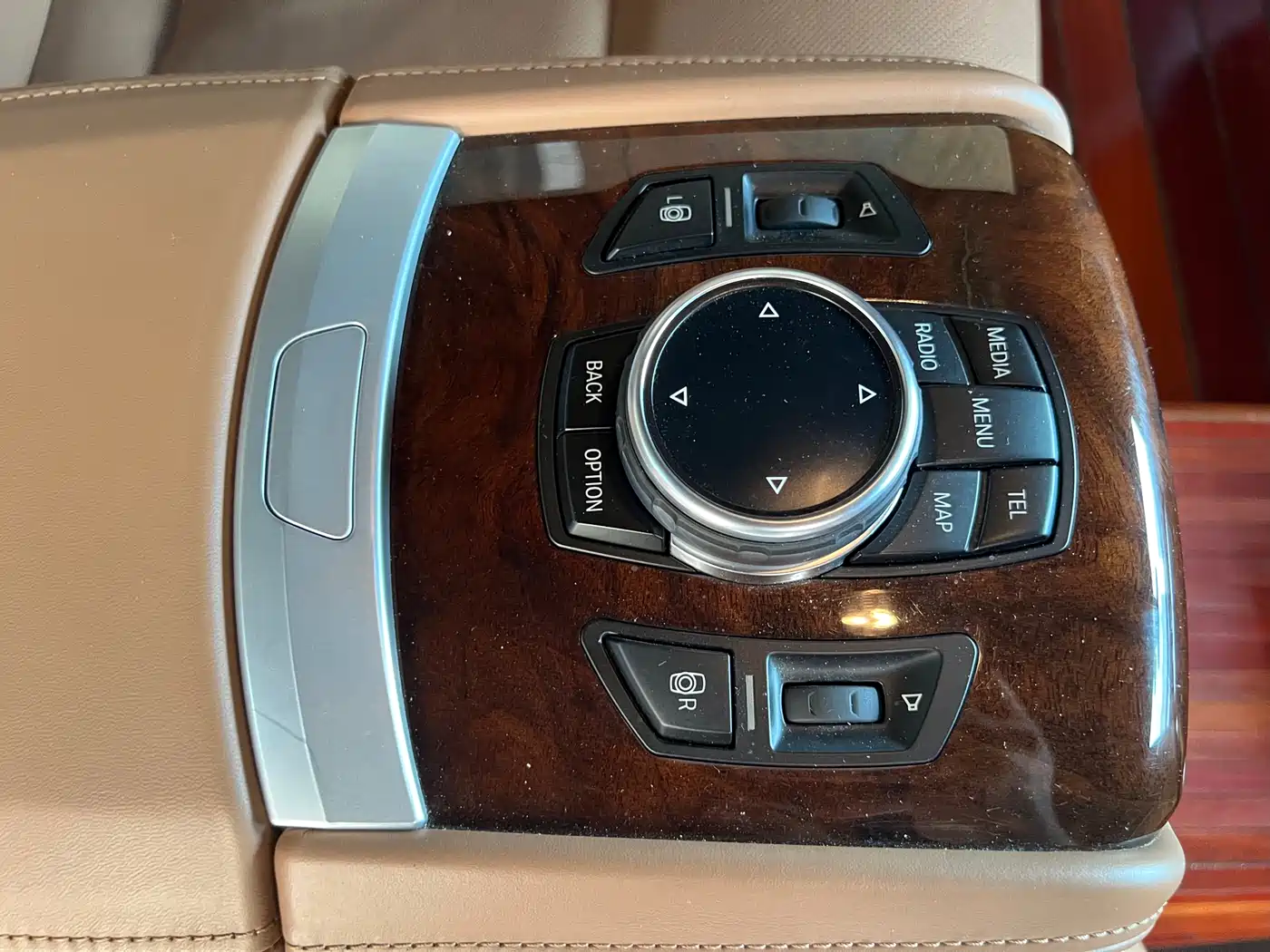 Фото 25 - BMW 7 Series