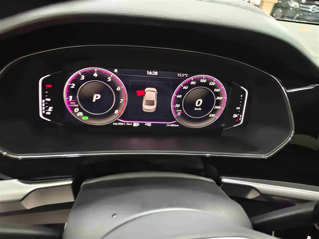 Volkswagen Passat 2022 330TSI Luxury Edition фото 18