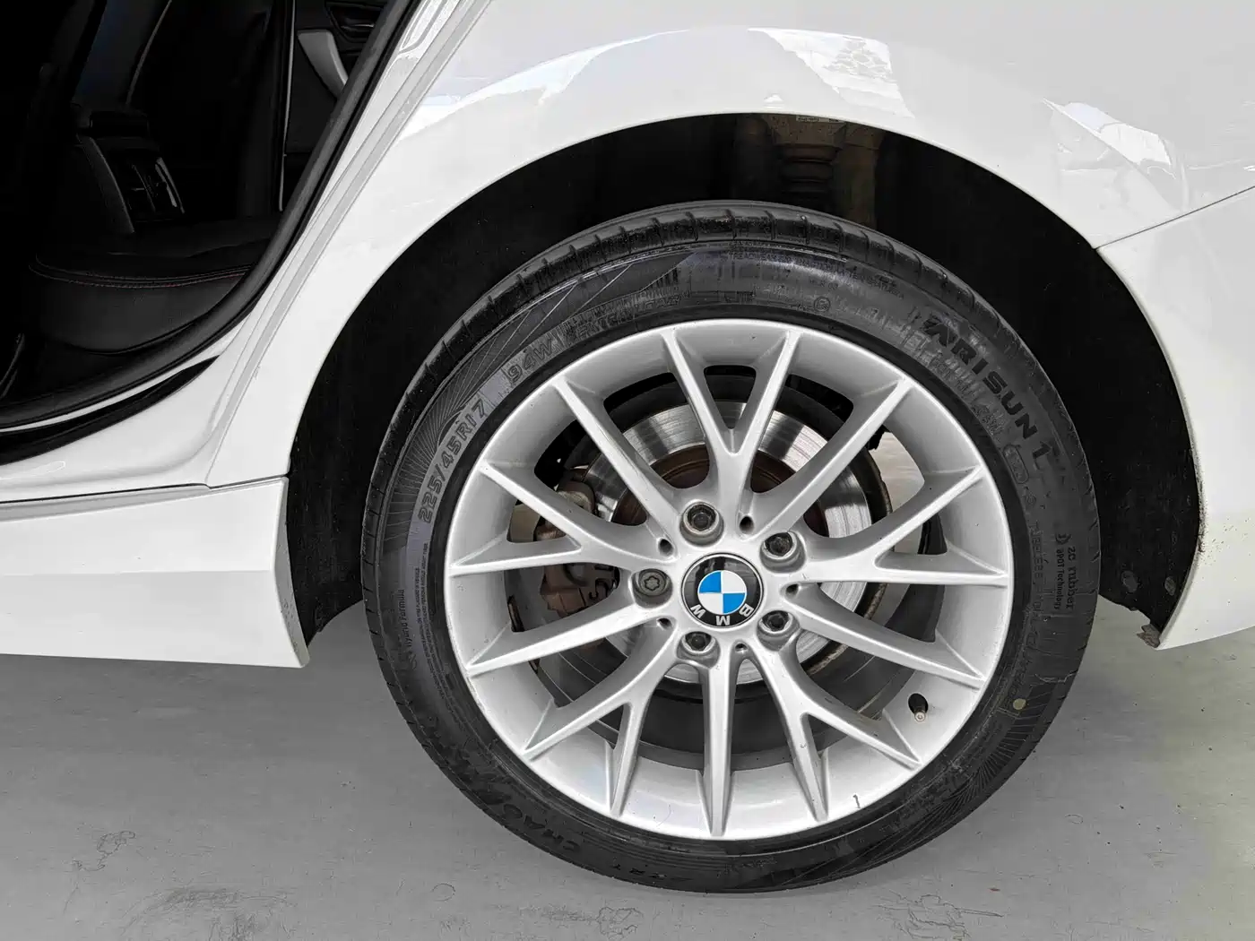 BMW 1 Series (Import) 2015 120i Leading фото 13