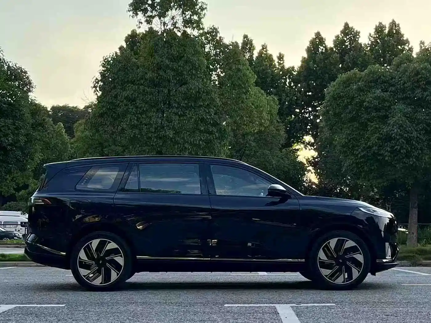Dongfeng Yipai eπ008 2024 636Max Pure Electric 6-Seater фото 10