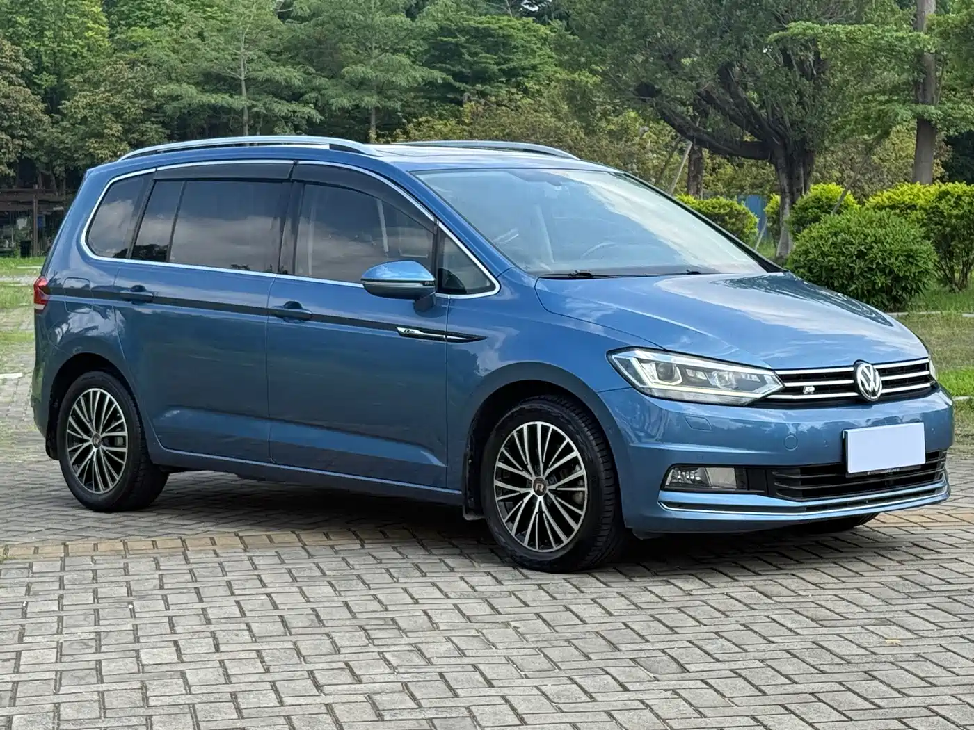 Volkswagen Touran 2018 Touran L 330TSI DSG Luxury фото 19