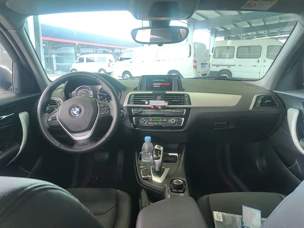 BMW 1 Series (Import) 2018 118i Leading фото 10