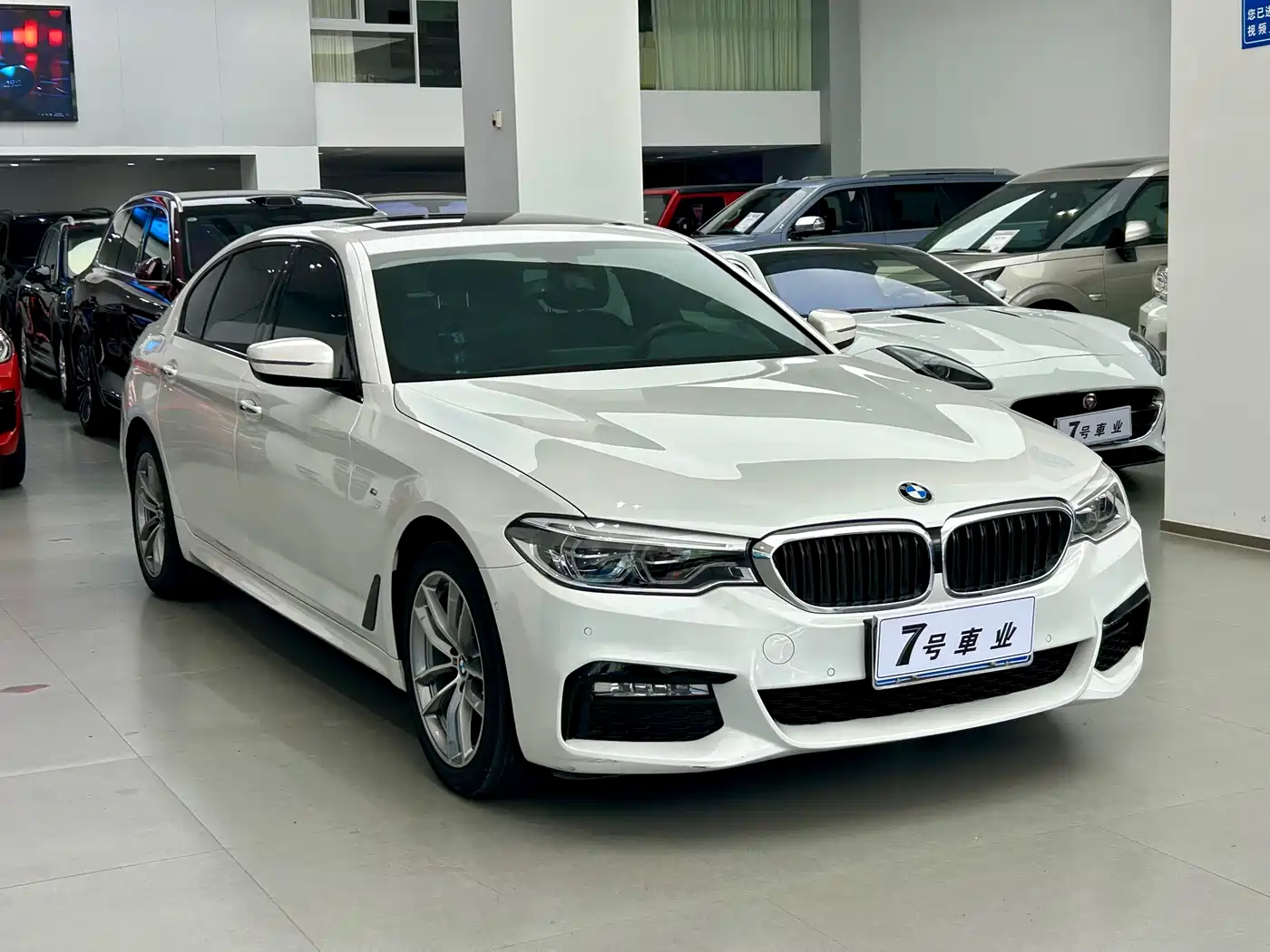 BMW 5 Series 2018 525Li Luxury Package фото 3