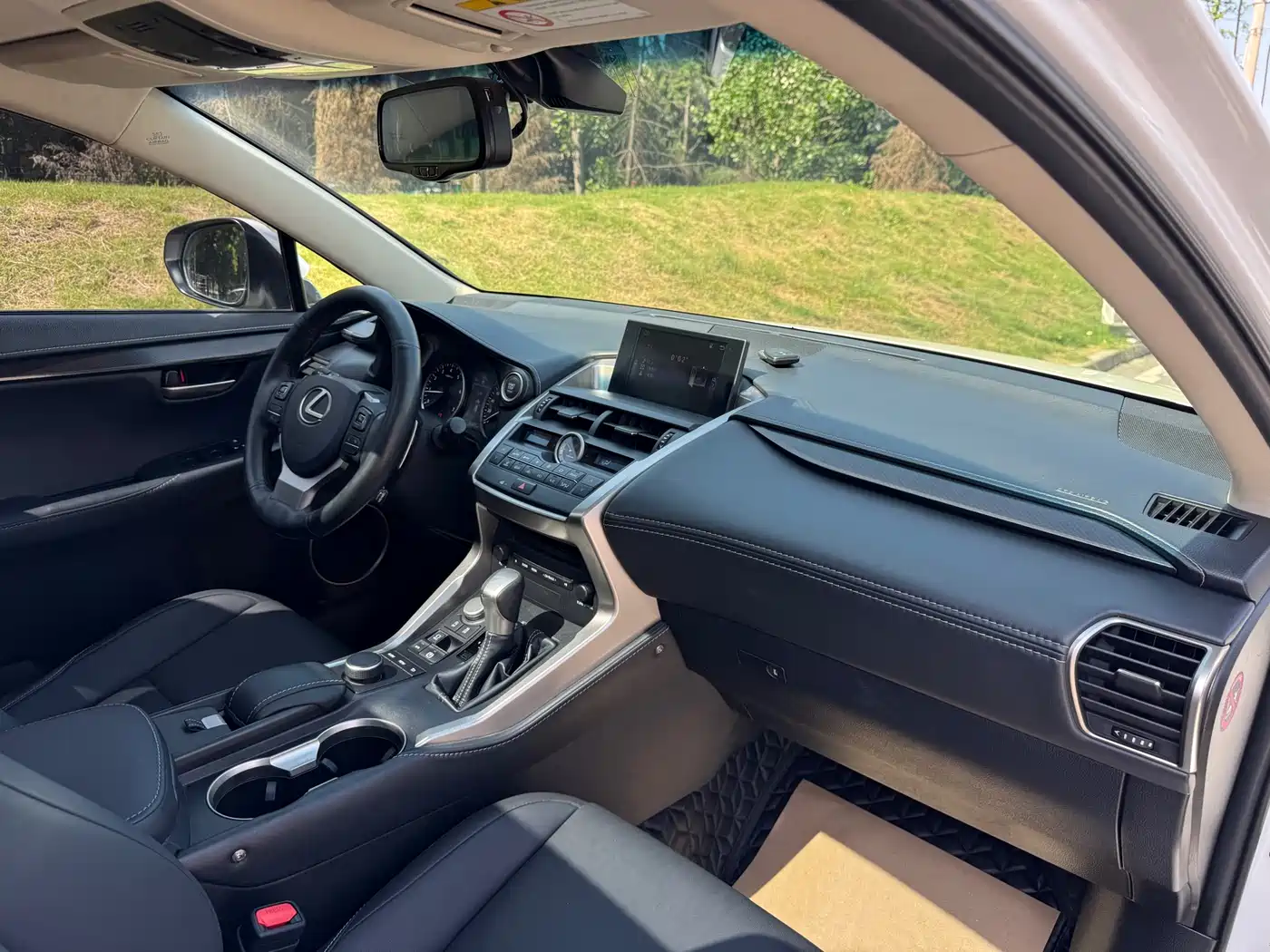 Lexus NX 2015 200t AWD F Sport фото 12