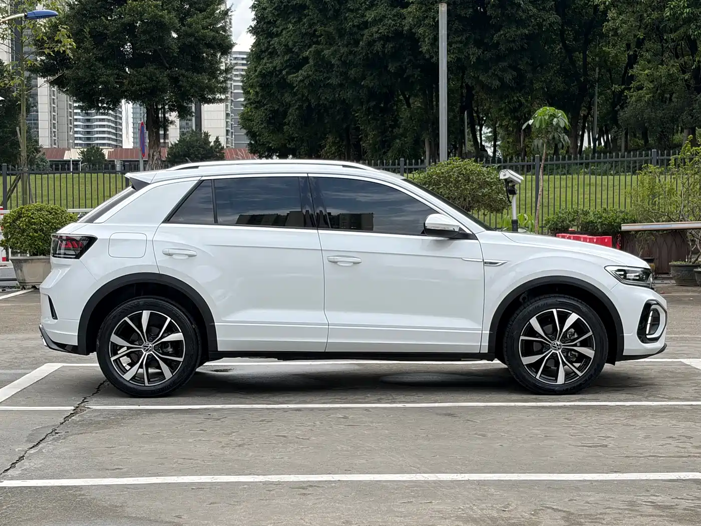 Volkswagen T-ROC 2025 300TSI DSG 2WD Dawn Edition фото 6