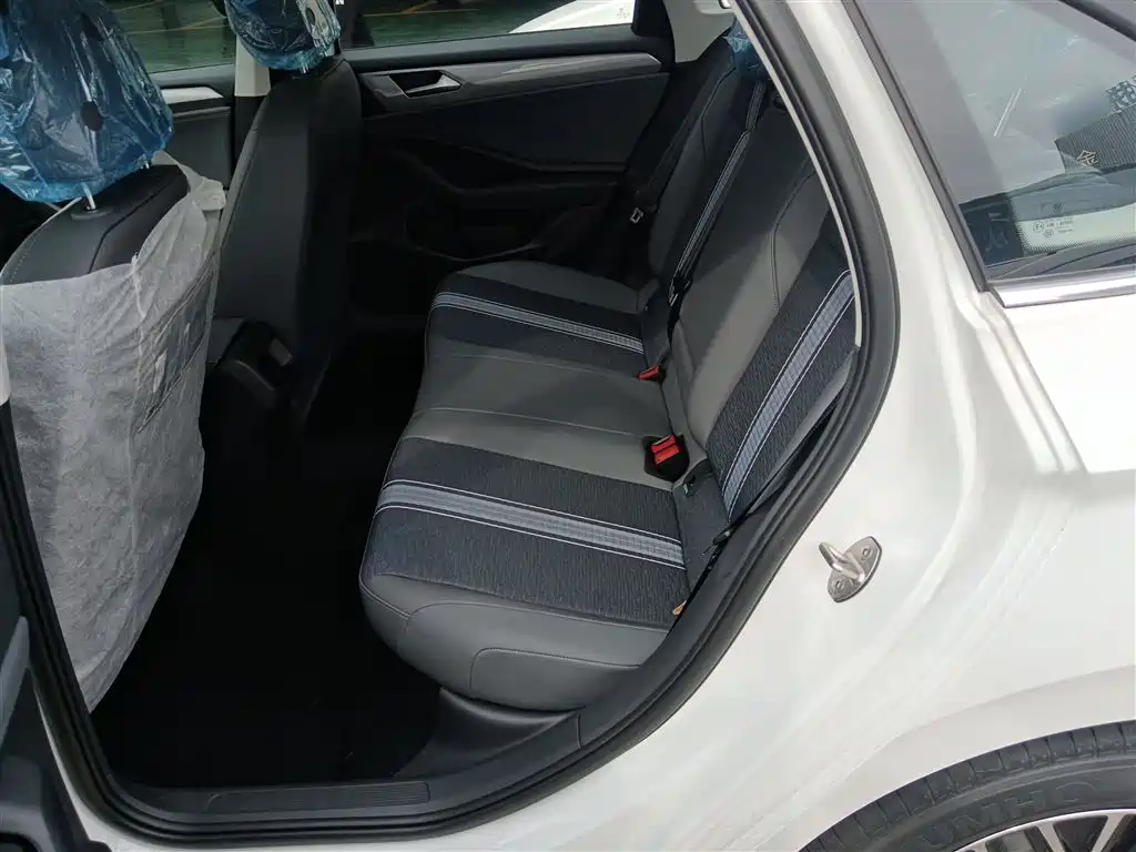 Volkswagen Sagitar 2025 Model Year Facelift 200TSI DSG Soaring Edition фото 16