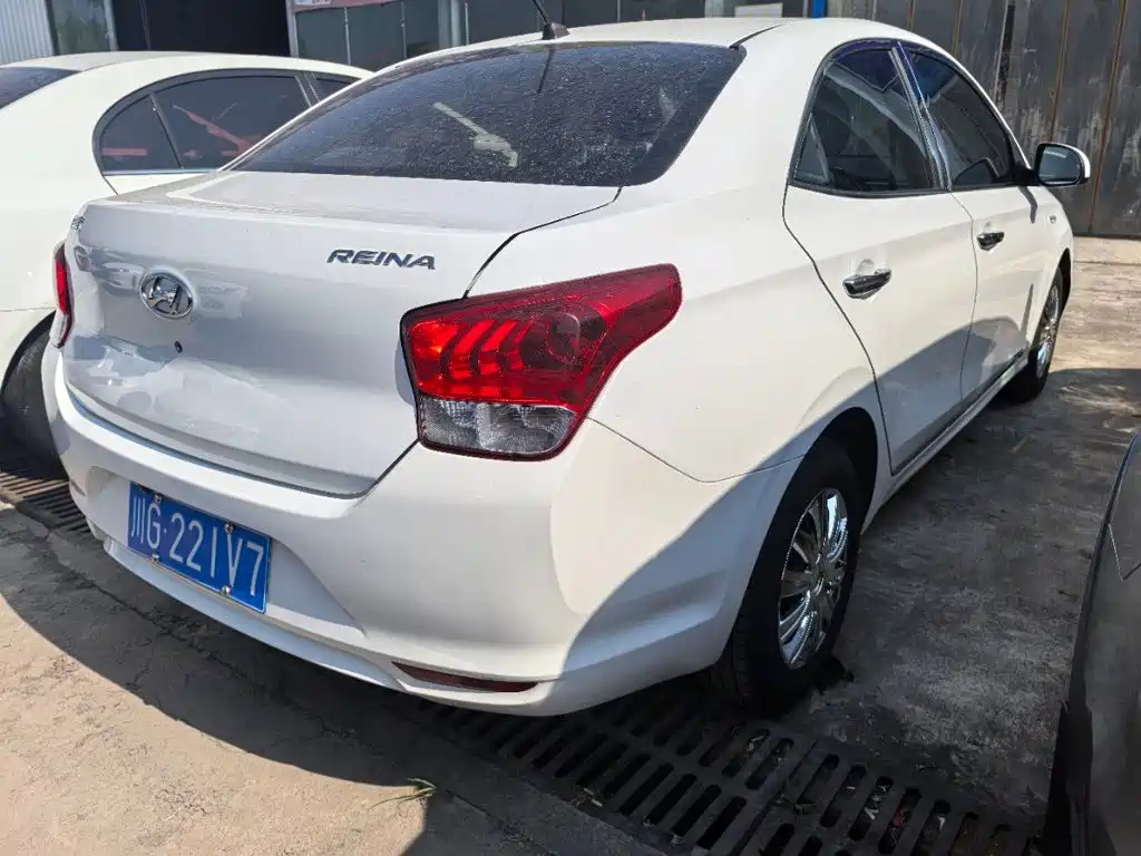Фото 3 - Hyundai Verna