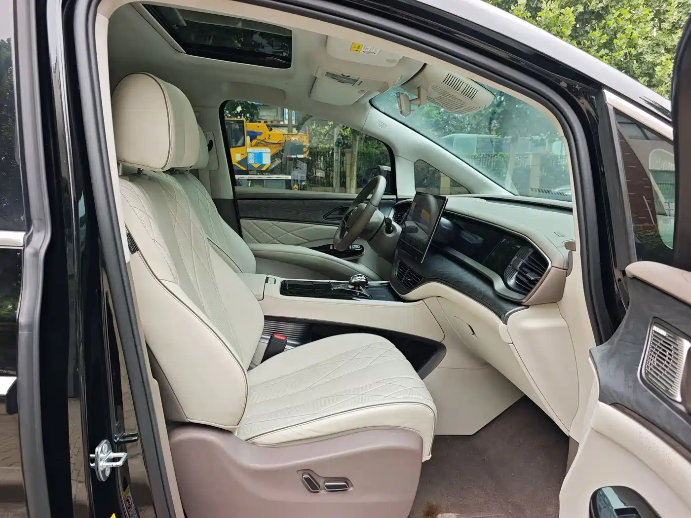 Denza D9 2022 DM-i 1040 Premium фото 4