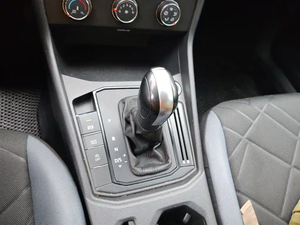 Volkswagen Lavida 2023 Facelift 1.5L Auto Comfort Edition фото 14