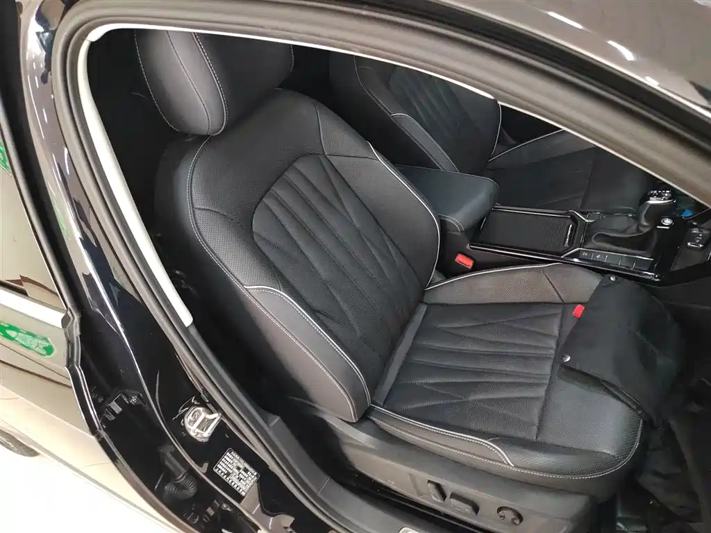 Volkswagen Passat 2023 Facelift 330TSI Luxury Edition фото 25