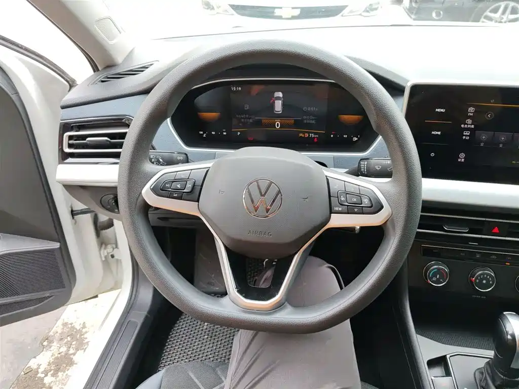 Volkswagen Lavida 2023 Facelift 1.5L Auto Comfort Edition фото 11