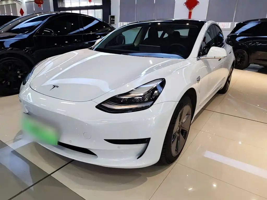 Фото 1 - Tesla Model 3