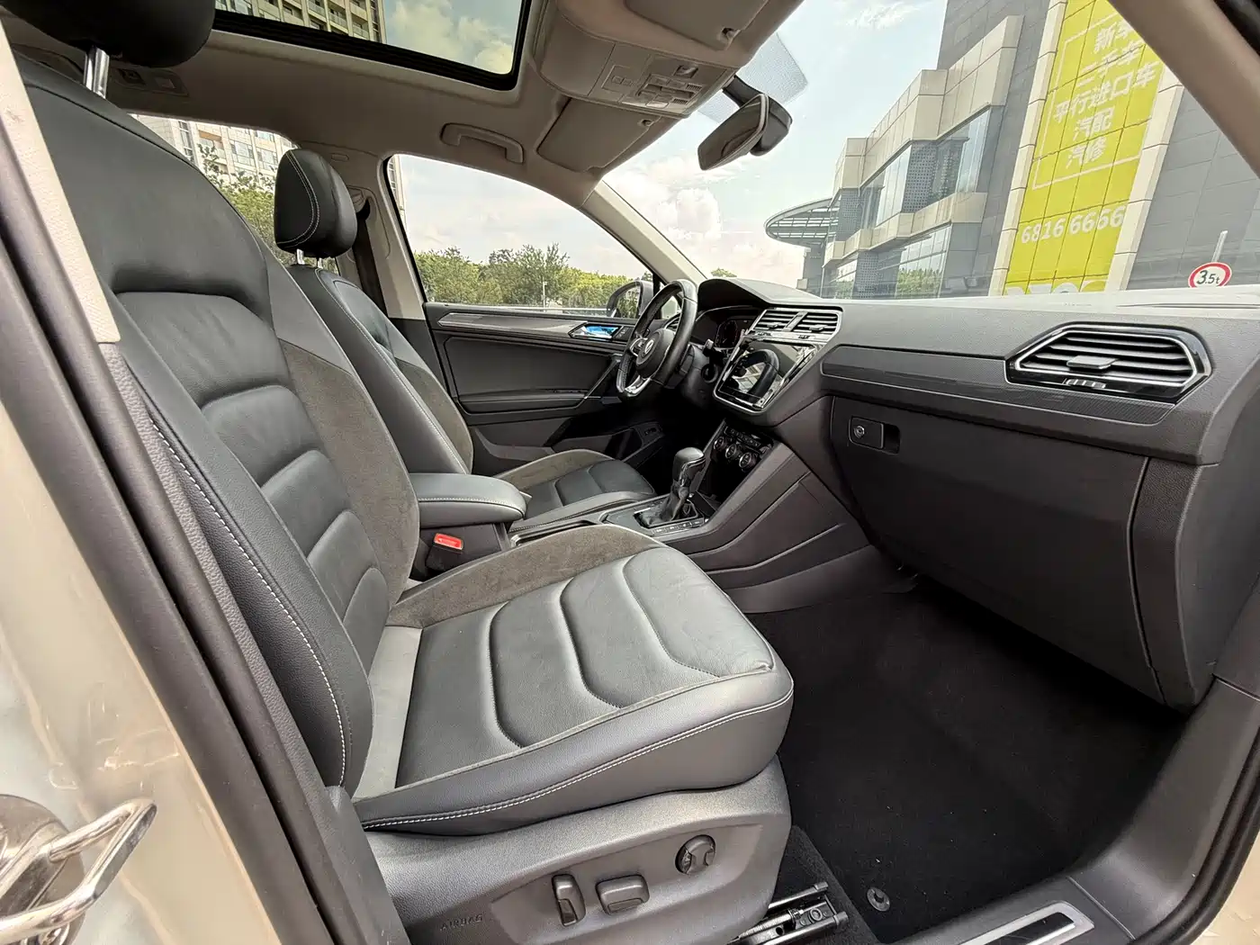 Volkswagen Tiguan L 2021 330TSI Automatic 2WD R-Line Premium фото 21
