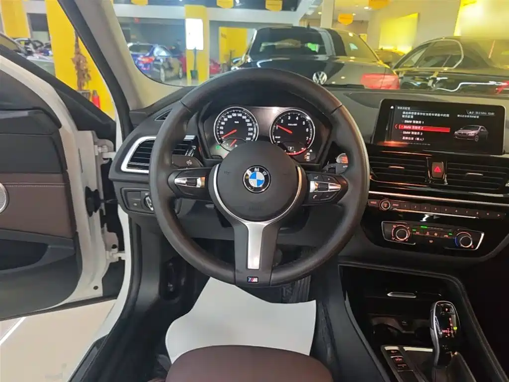 BMW 1 Series 2021 120i M Sport Shadow Edition фото 11