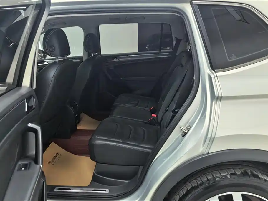 Volkswagen Tiguan L 2021 330TSI Automatic 2WD R-Line Premium фото 11