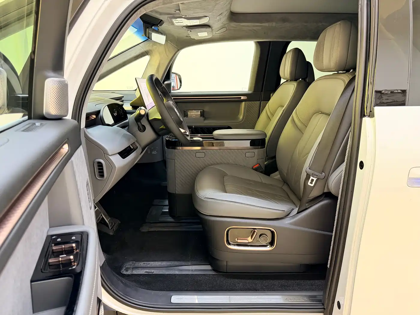Zeekr MIX 2025 Smart Driving Edition фото 8