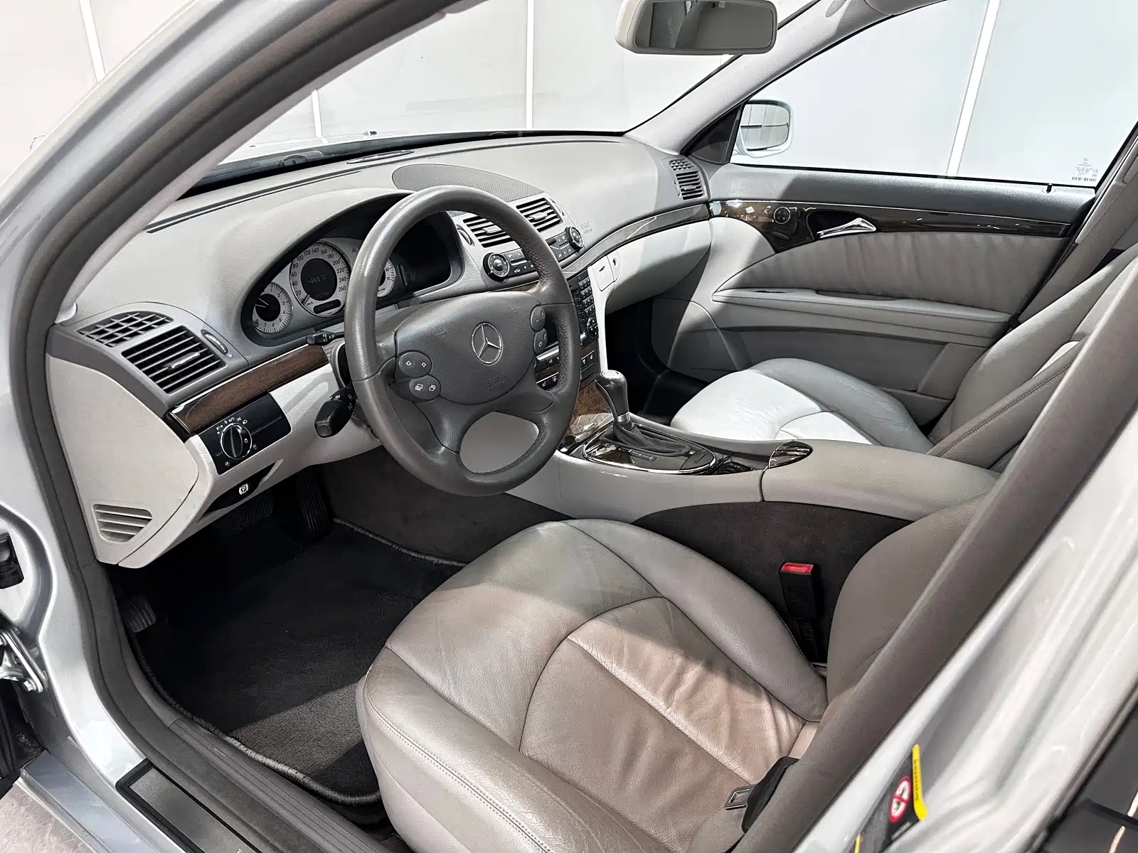 Photo 7 - Mercedes-Benz E-Class