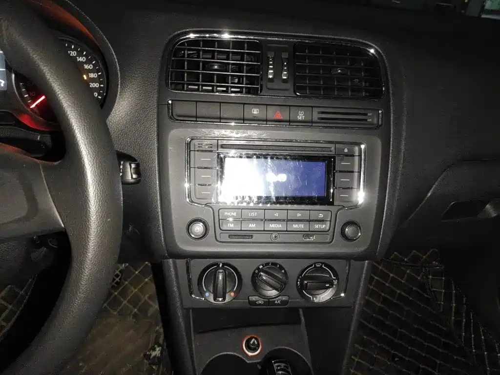 Volkswagen Polo 2014 1.6L Automatic Comfort Edition фото 6
