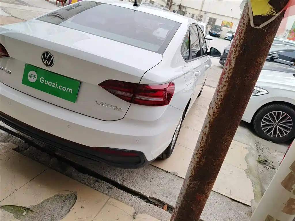 Volkswagen Lavida 2023 Facelift 1.5L Auto Comfort Edition фото 8