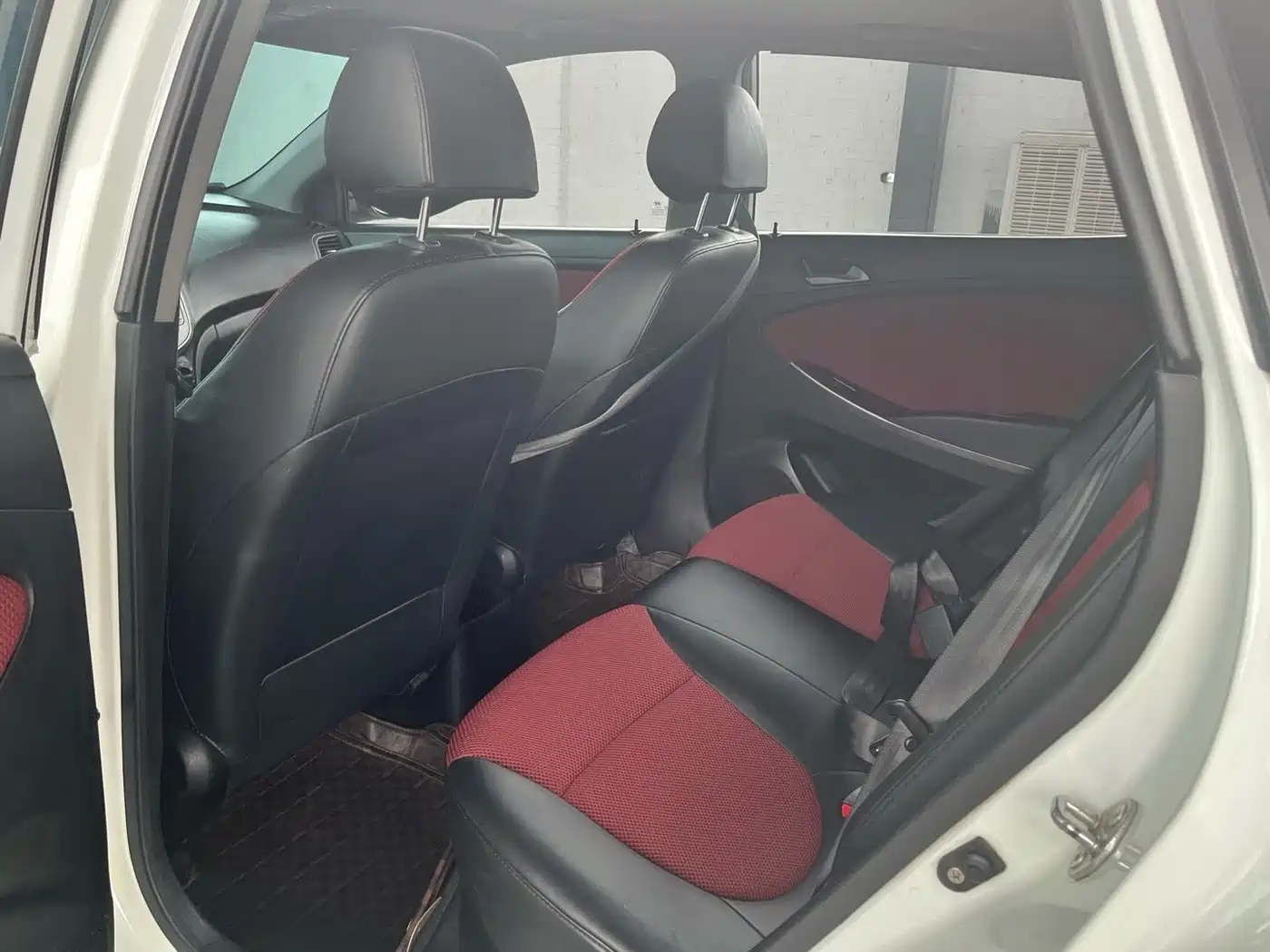 Hyundai Reina 2014 2014 Model 1.4L Automatic GLX