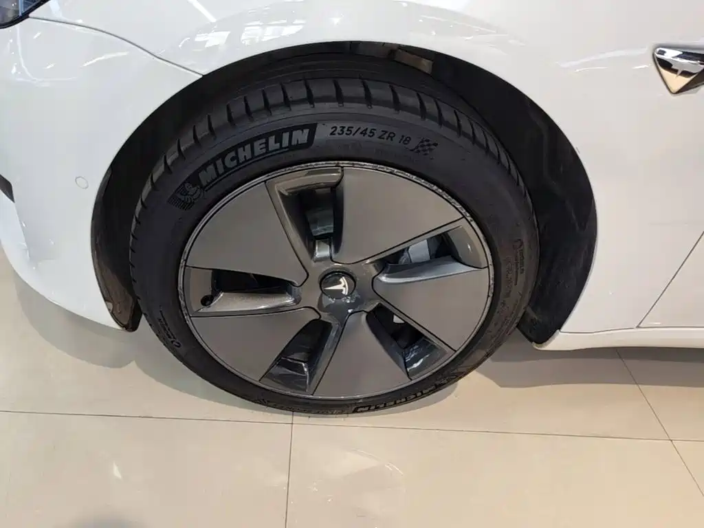 Фото 23 - Tesla Model 3