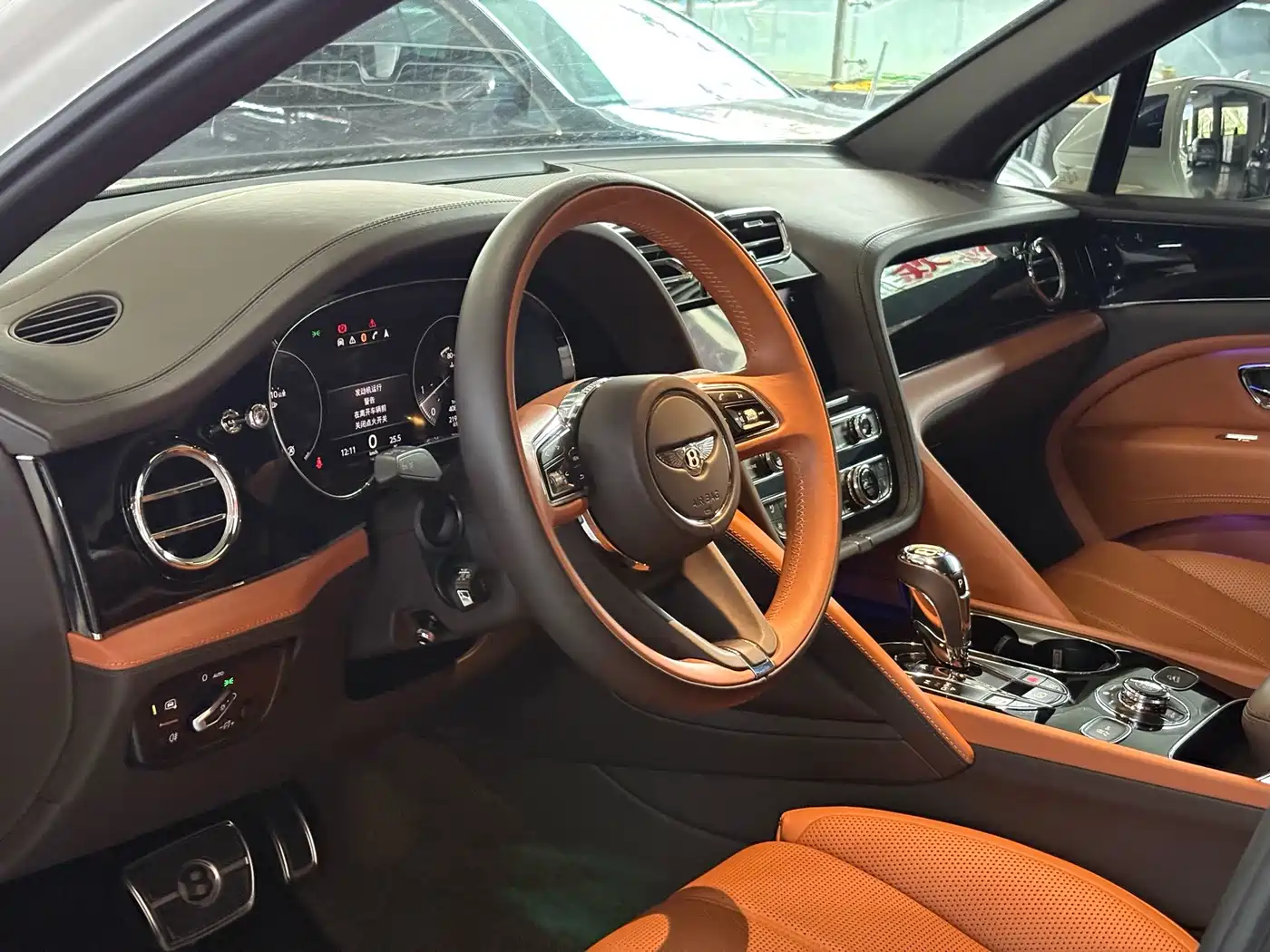 Bentley Bentayga 2024 2023 4.0T V8 Long Wheelbase Version