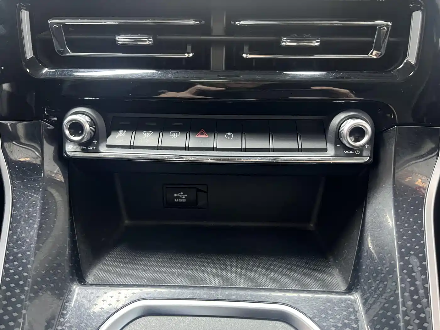 Haval M6 2023 PLUS 1.5T DCT Premium Smart Connect фото 24