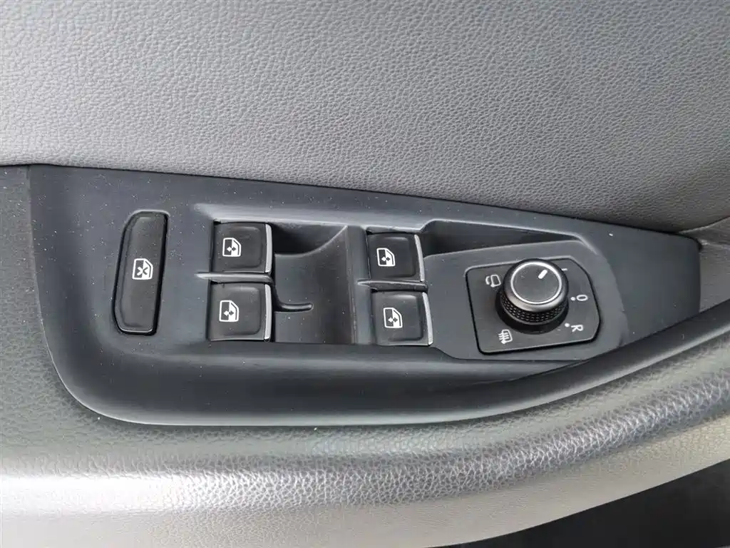 Volkswagen Magotan 2017 330TSI DSG Leading фото 9