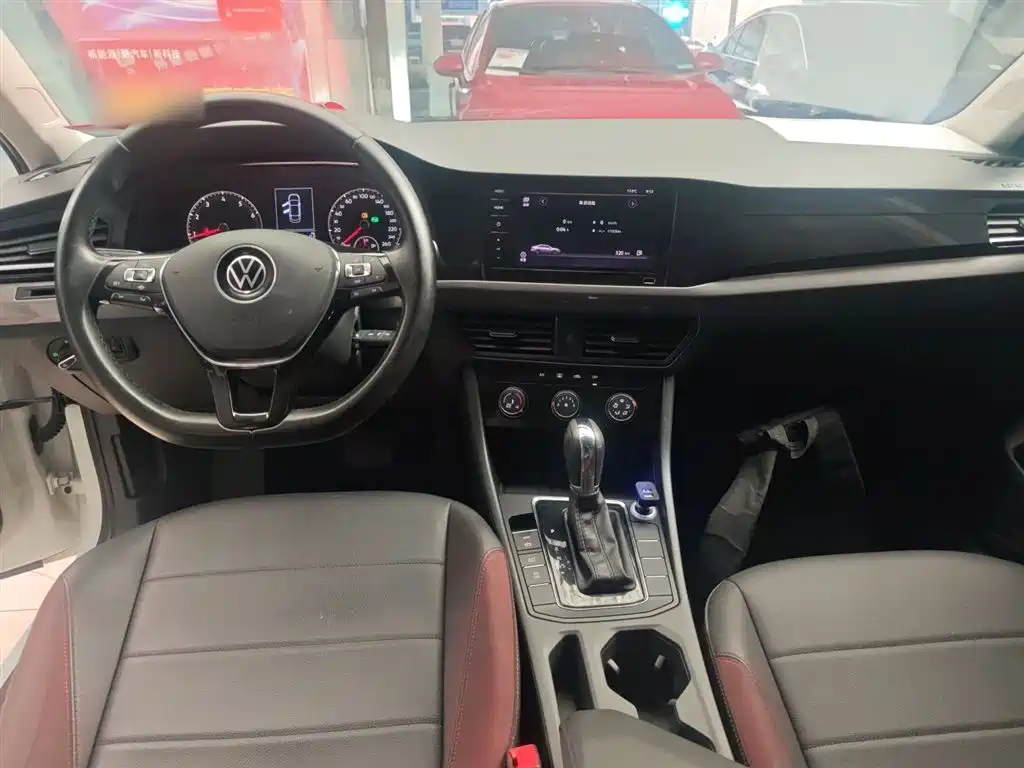 VOLKSWAGEN BORA