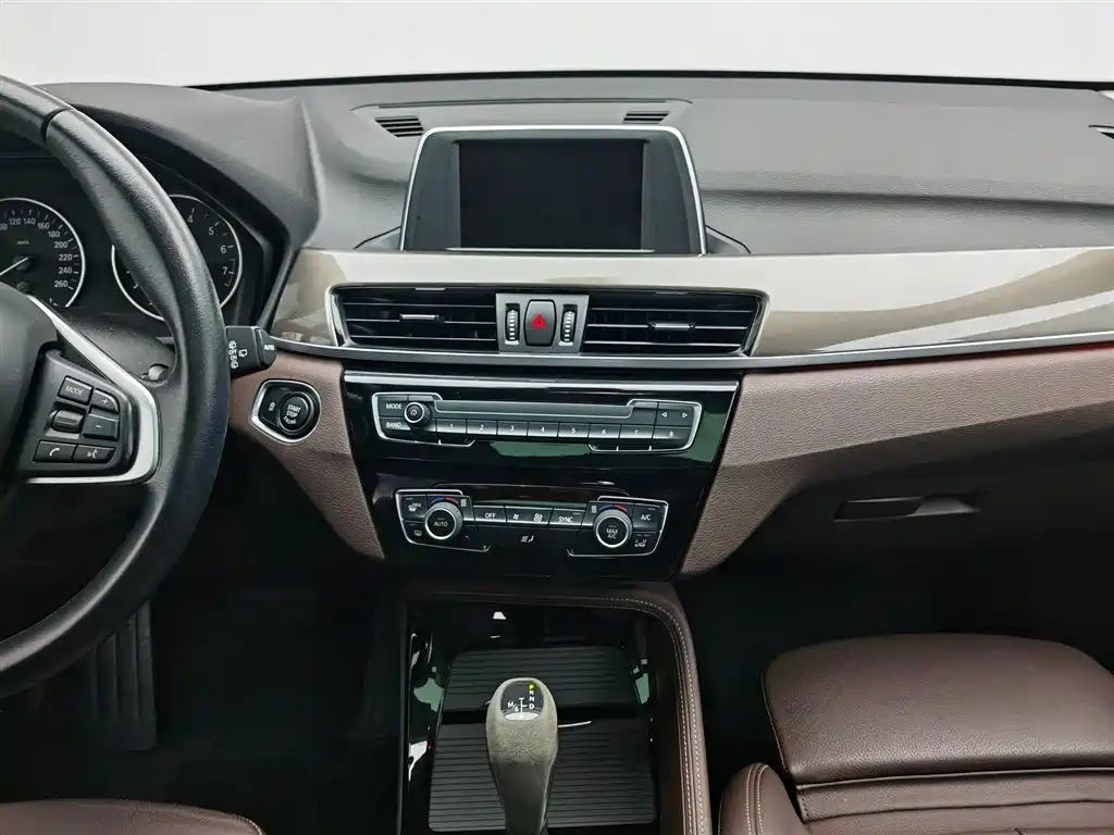 BMW X1 2018 sDrive18Li Premium Model фото 12