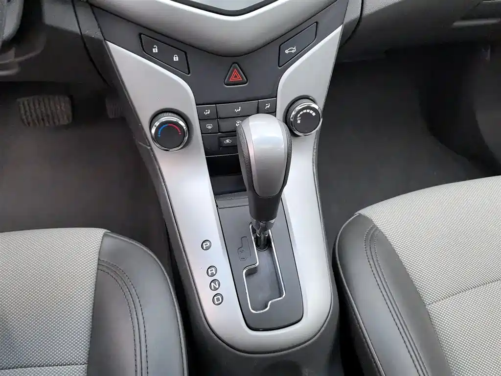 Chevrolet Cruze 2013 Model 1.6L SE AT фото 13